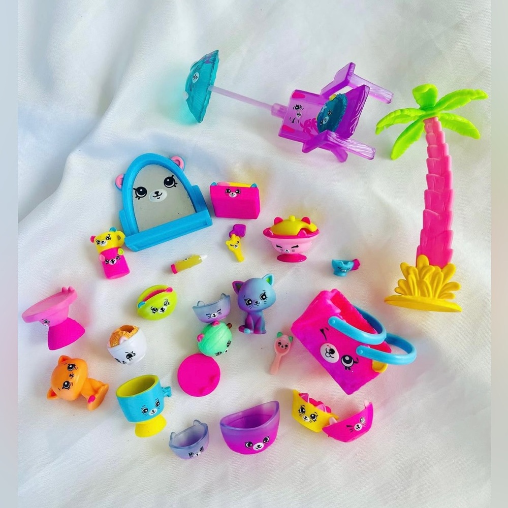 Shopkins Happy Places Doll Accessories Lot | Miniatures Kitchen Toys